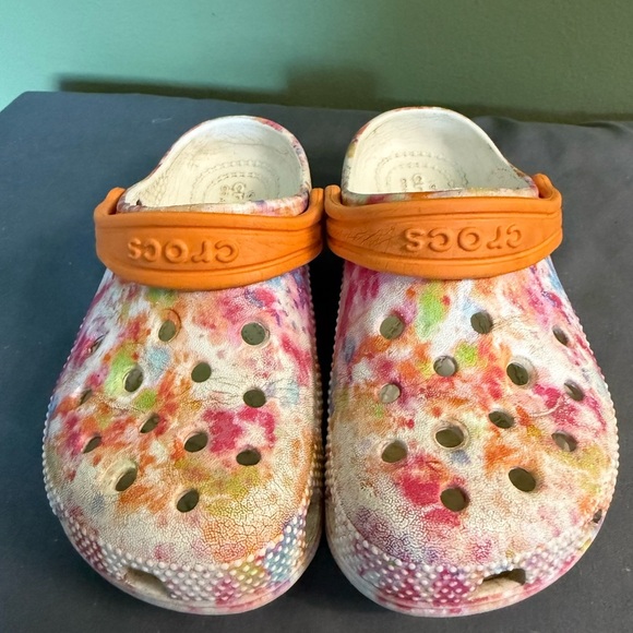 Crocs Unisex Kids Sz C 11 Classic Orange Zing Tie Dye Graphic Clogs - Picture 3 of 8